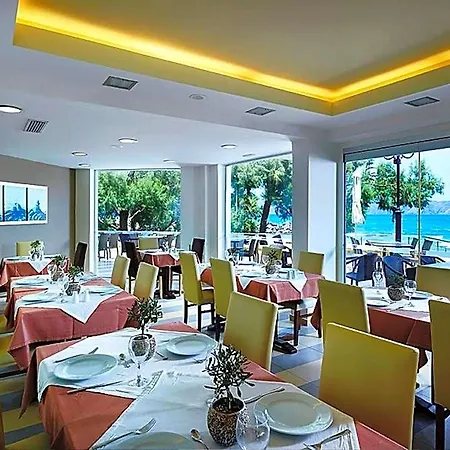 Hotel Molos Bay 4*